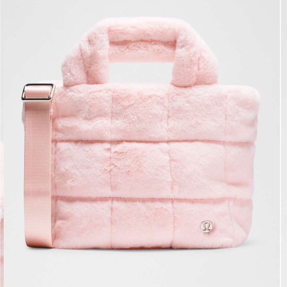 lululemon athletica Handbags - Lululemon Quilted Grid Tote Bag 5L Plush Fleece Strawberry Milkshake